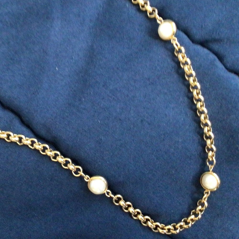 Vintage gold colored chain with twelve pearl beads dispersed within